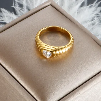Нов дизайн, позлатените пръстен от неръждаема стомана с изискан сърце от цирконии, Водонепроницаемое пръстен за жени, Романтични и Стилни алуминиеви декорации